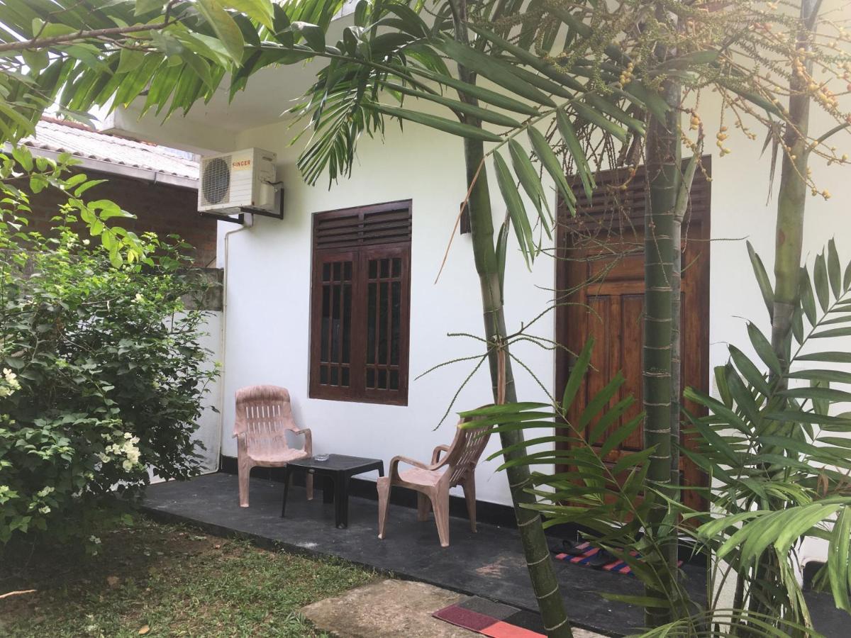 Family Guest House Mirissa Exterior photo