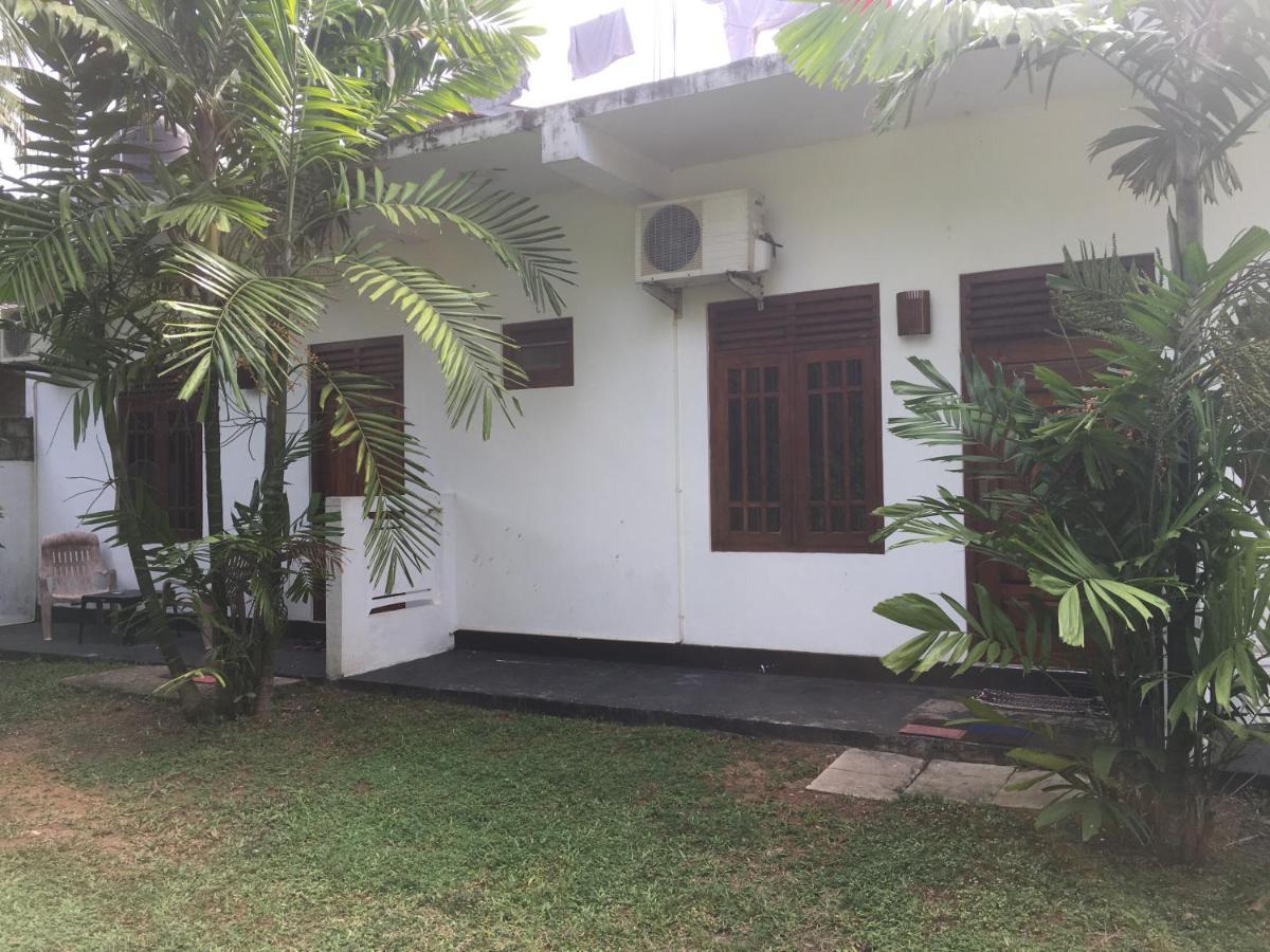 Family Guest House Mirissa Exterior photo