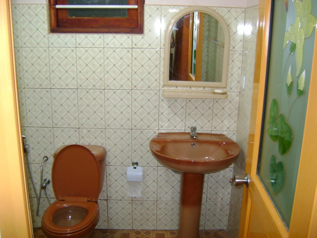 Family Guest House Mirissa Room photo