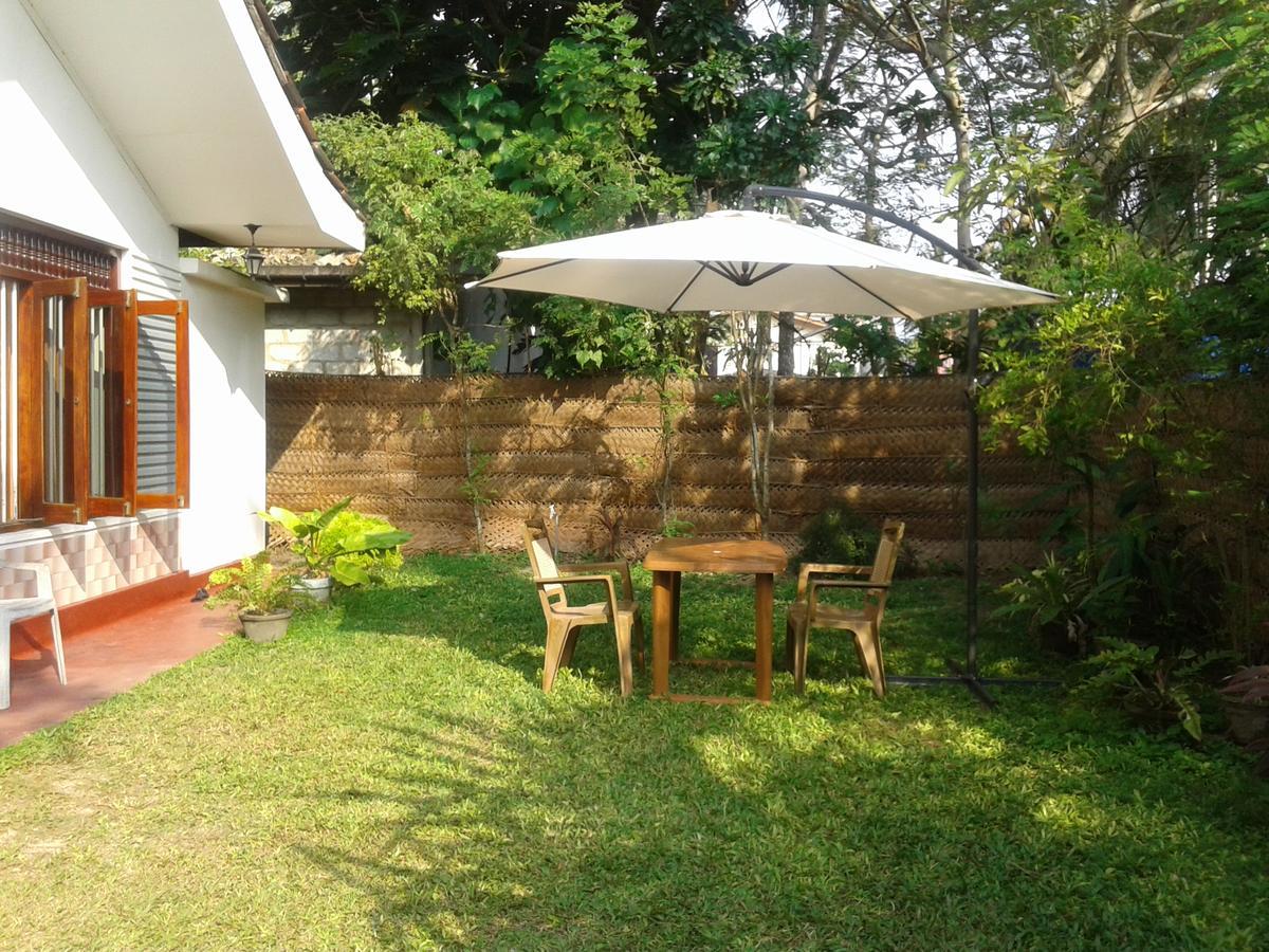 Family Guest House Mirissa Exterior photo